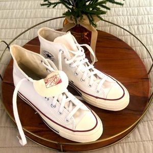 Unisex converse BRAND NEW AUTHENTIC Size 6 WOMEN 4 MENS